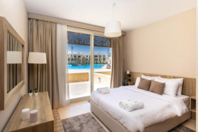 Cordial 1BDR w Outdoor Pool View Terrace Free Pool & Beach Access